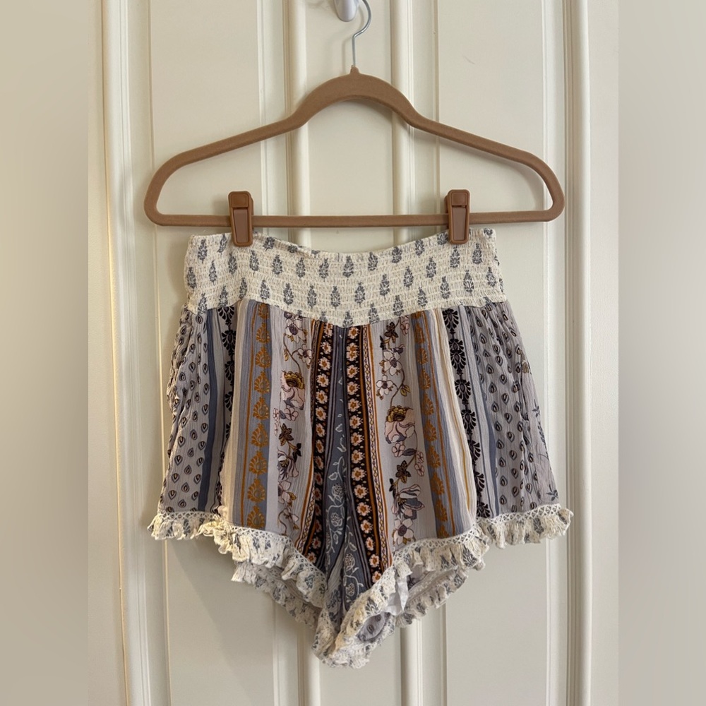 Patrons of piece shorts ( island gypsy) size large